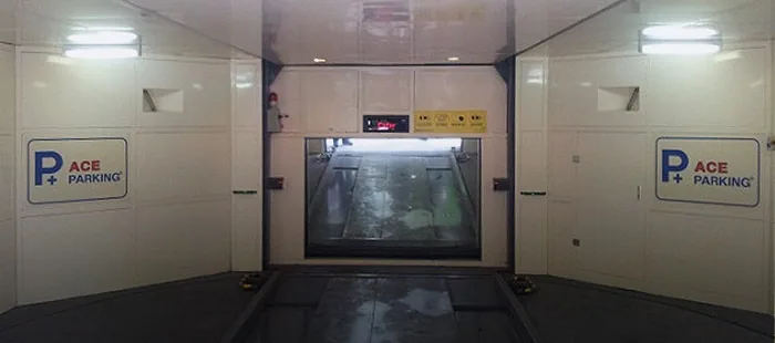 Inside the ACE PARKING® cab: the lift platform and turntable